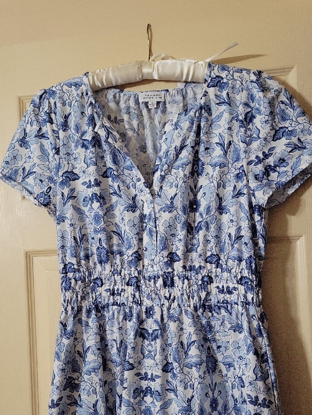 NWOT Blue Floral V-Neck Midi Dress - Picture 2 of 8